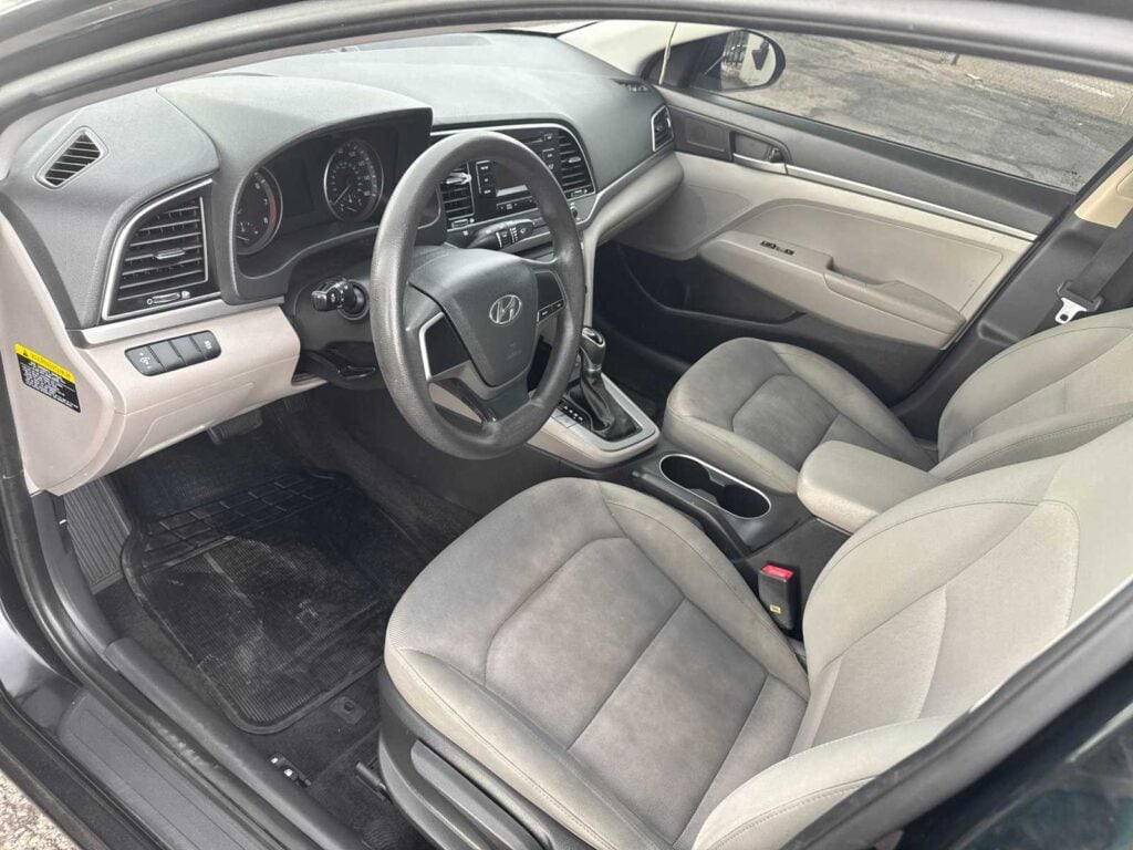 2017 Hyundai Elantra SE 6AT