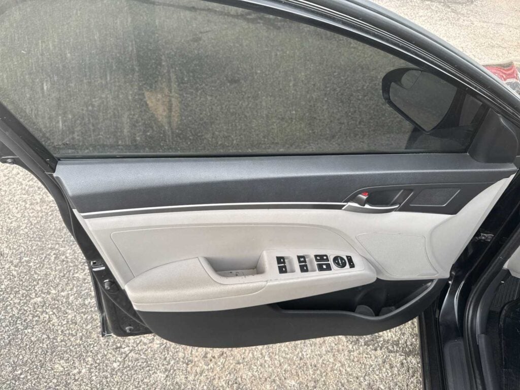 2017 Hyundai Elantra SE 6AT