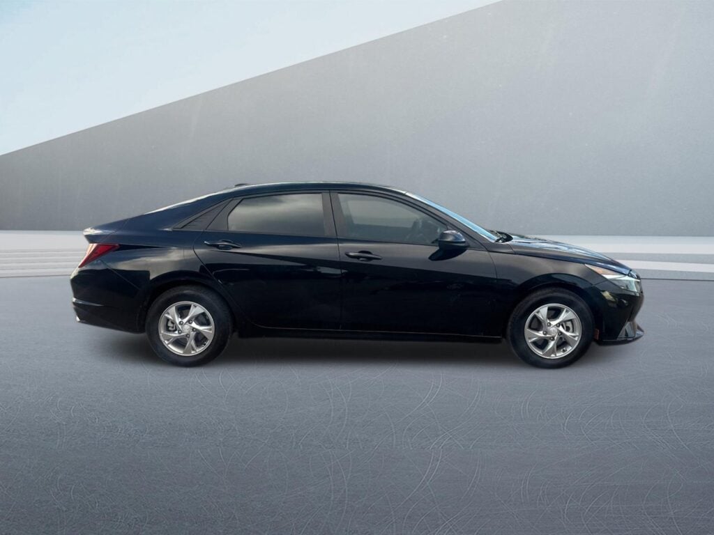 2022 Hyundai Elantra SE