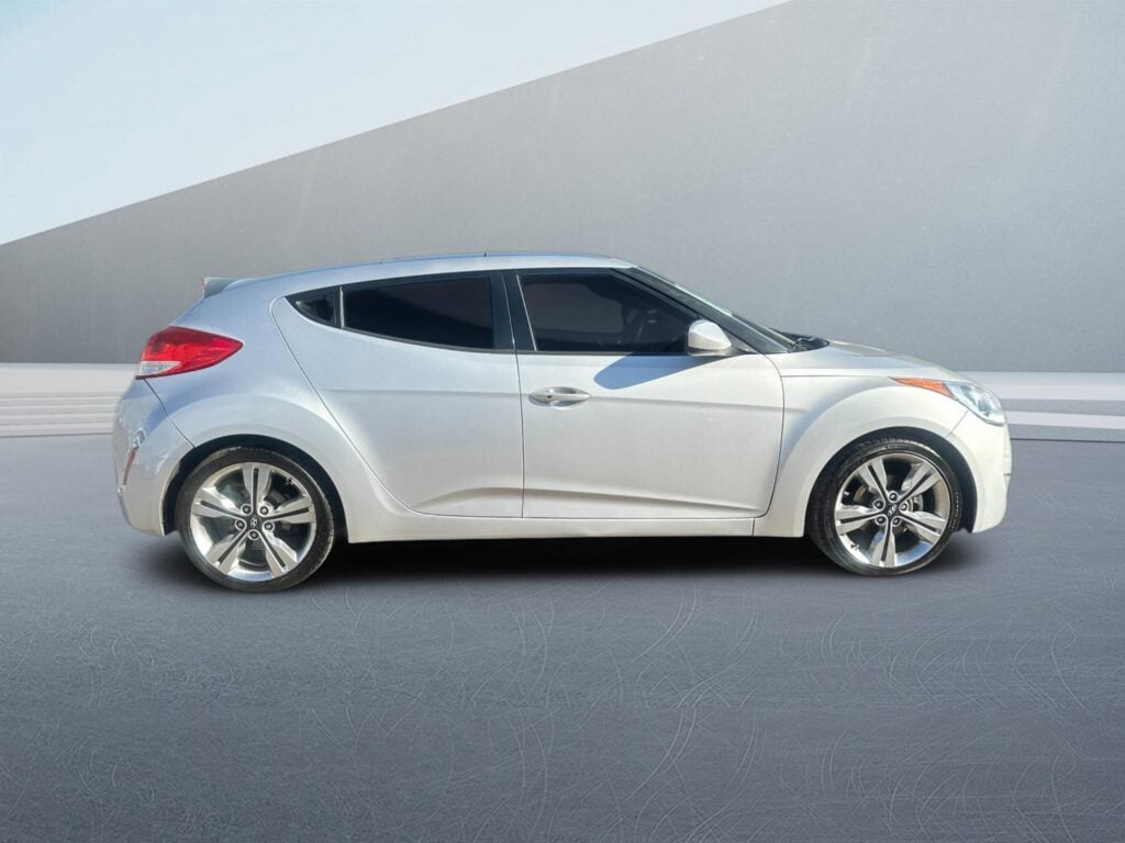 2017 Hyundai Veloster Base 6AT