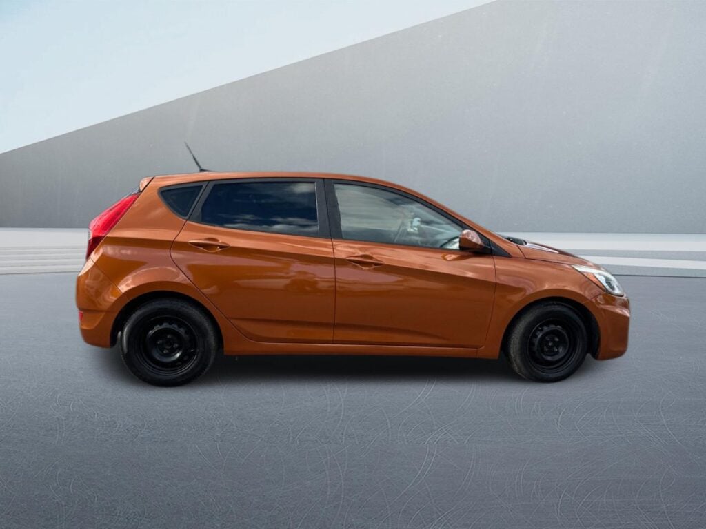 2017 Hyundai Accent SE 5-Door 6A
