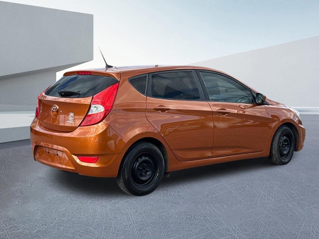 2017 Hyundai Accent SE 5-Door 6A