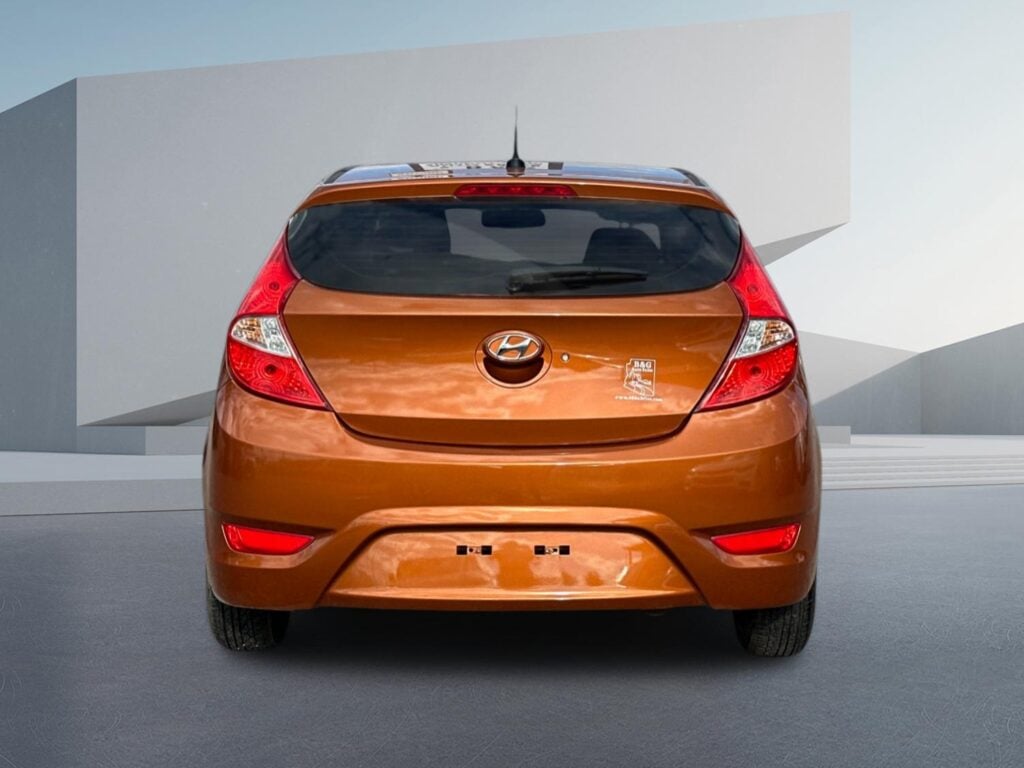 2017 Hyundai Accent SE 5-Door 6A