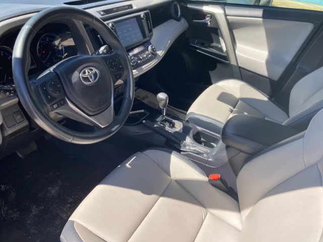 2018 Toyota RAV4 Limited - Photo 9