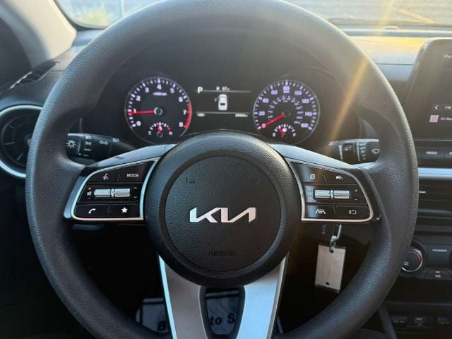 2023 Kia Forte LX - Photo 17