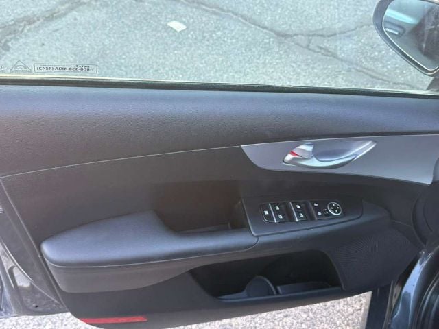 2023 Kia Forte LX - Photo 12