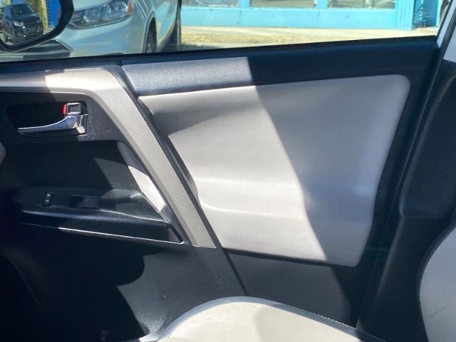 2018 Toyota RAV4 Limited - Photo 10